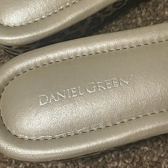 Cheetah Sandals. Great Shape. Stretchy - Picture 3 of 5